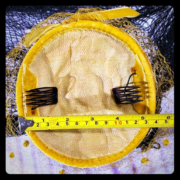 Vintage gold velvet retro net glam comb hat - Picture 5 of 8